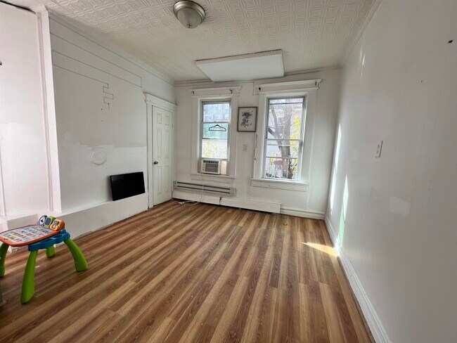 69 Clarke Ave in Jersey City, NJ - Building Photo - Building Photo