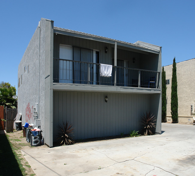 7801 Sycamore Ave in Huntington Beach, CA - Foto de edificio - Building Photo