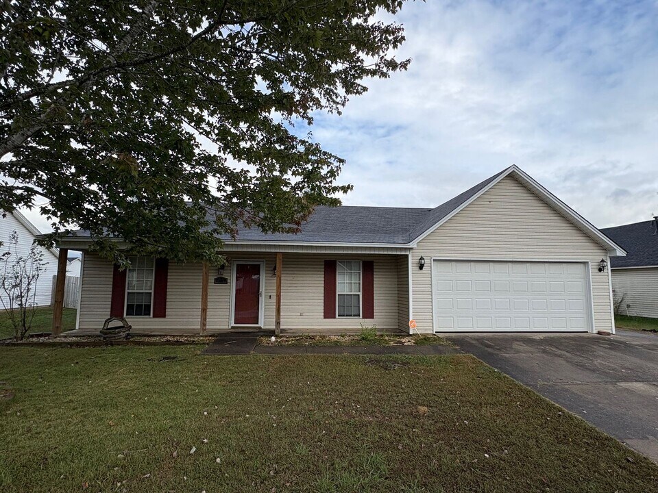211 Hunters Run in Benton, AR - Building Photo
