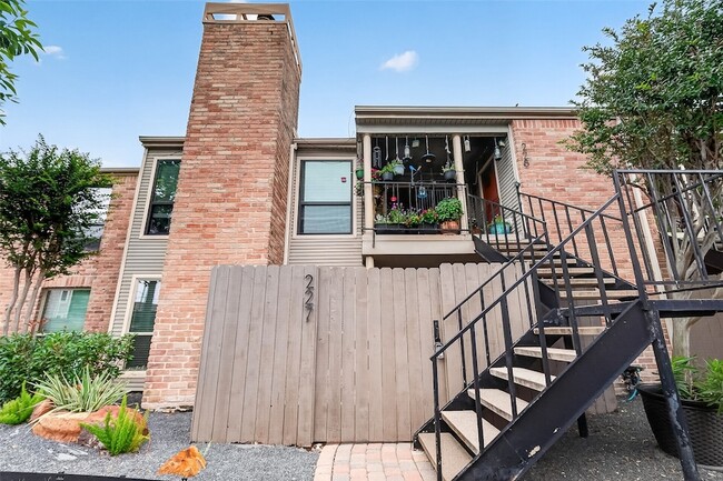property at 3700 W Clay St