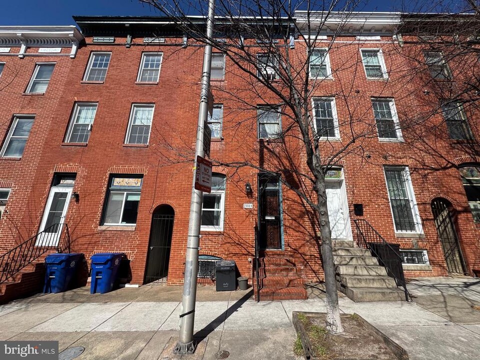 2008 E Lombard St in Baltimore, MD - Building Photo