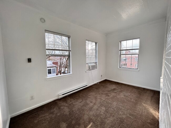4034 Calvert St NW, Unit 2