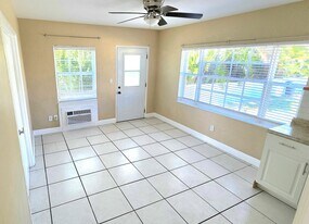 1738 Dewey St, Unit W in Hollywood, FL - Building Photo