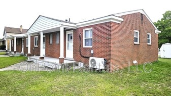 5921 N Wayne Rd in Westland, MI - Building Photo