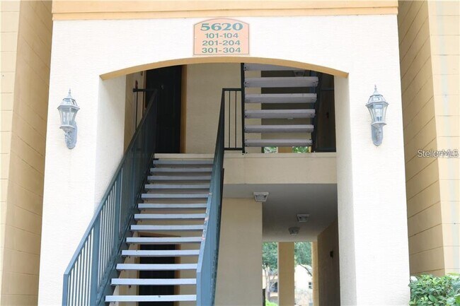 property at 5620 Pinnacle Heights Cir