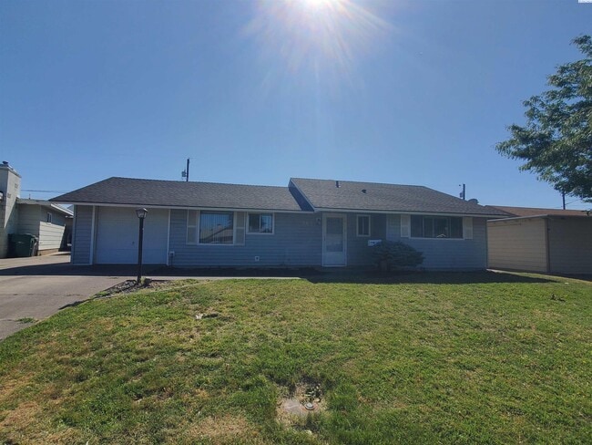 property at 305 S Mayfield St