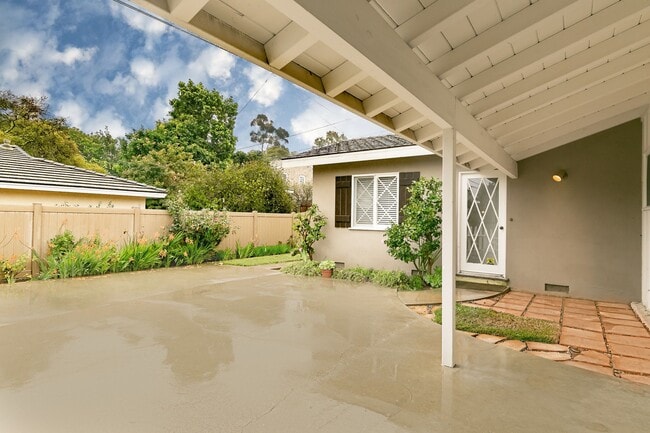 4104 Via Largavista in Palos Verdes Estates, CA - Foto de edificio - Building Photo