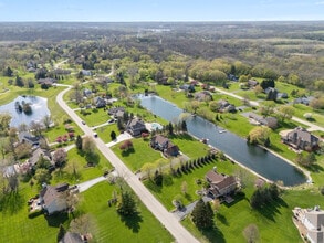 2208 Crystal Cir in Crystal Lake, IL - Building Photo - Building Photo
