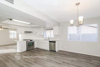 4243 W Michelle Dr in Glendale, AZ - Foto de edificio - Building Photo