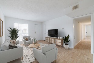 Dwell @ 1600 - College Station Apartments