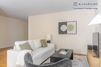 30 Park Ave in New York, NY - Building Photo - Building Photo