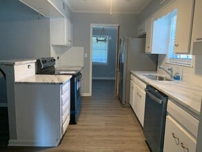 1897 Cherry Rd in Memphis, TN - Foto de edificio - Building Photo