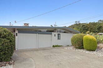 696 Barberry Ln in San Rafael, CA - Building Photo - Building Photo