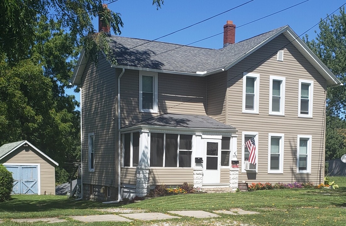 1313 W 6th St in Ashtabula, OH - Foto de edificio