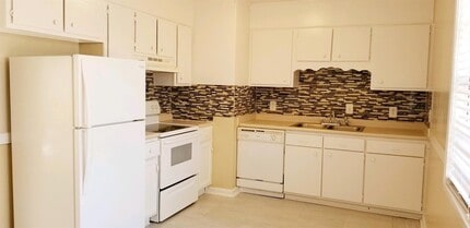 650 Fleming Rd in Hinesville, GA - Building Photo - Building Photo
