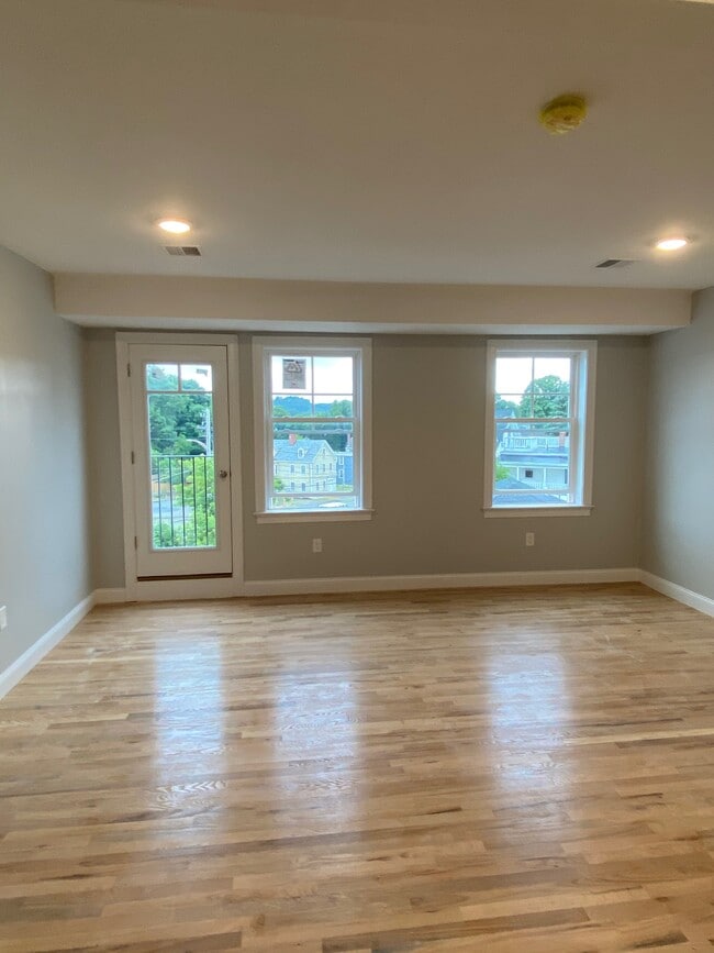 20 Locust St