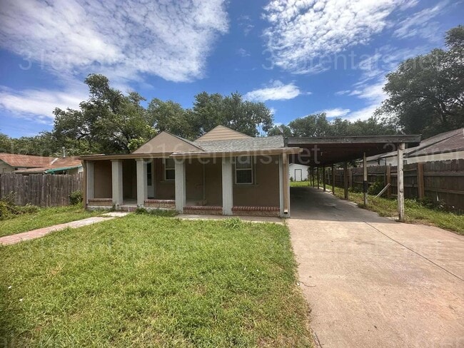 property at 3352 N Park Pl