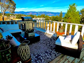 300 Grace Ln in Lakeport, CA - Foto de edificio - Building Photo