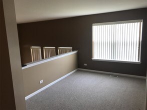 346 Victoria Ln in Elgin, IL - Building Photo - Building Photo