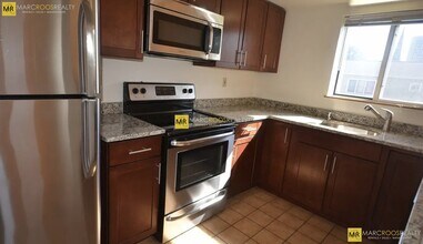 571 Franklin St, Unit 401 in Cambridge, MA - Foto de edificio - Building Photo