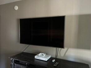 740 Rossmore Ave in Pittsburgh, PA - Foto de edificio - Building Photo