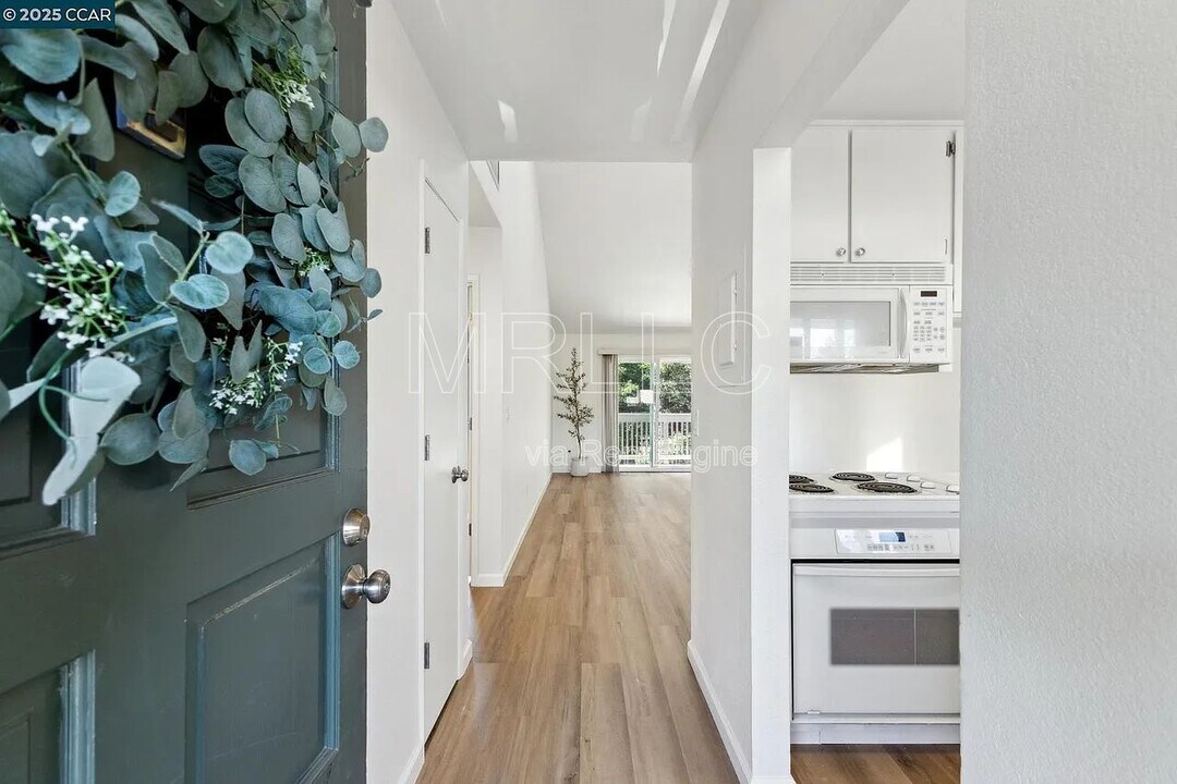 3847 Vineyard Ave in Pleasanton, CA - Building Photo