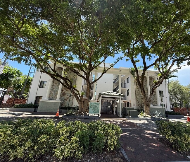 2924 Day Ave, Unit N300 in Miami, FL - Building Photo - Building Photo