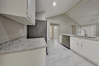 10207 Horseshoe Bend Dr in Houston, TX - Building Photo - Building Photo