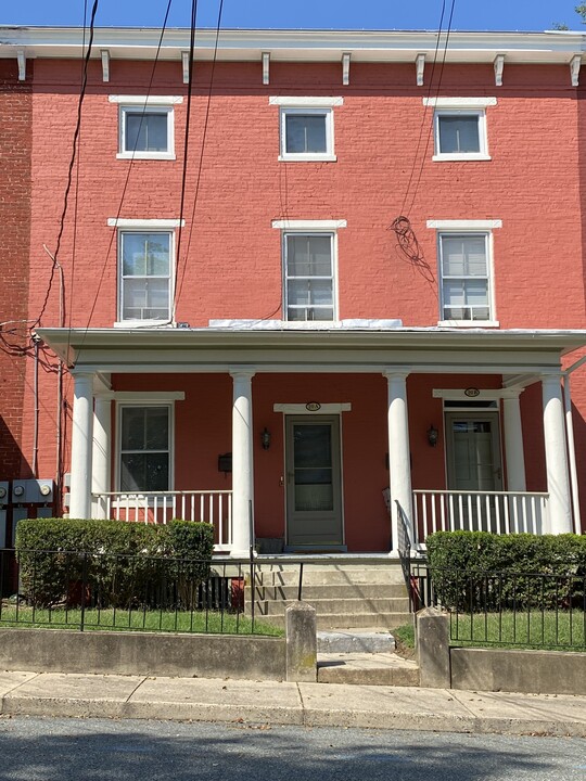 20 S Madison St, Unit A in Staunton, VA - Building Photo