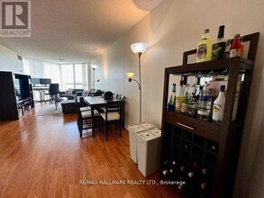 7 Concorde Pl in Toronto, ON - Building Photo - Building Photo