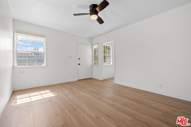 2526 Military Ave in Los Angeles, CA - Building Photo - Building Photo