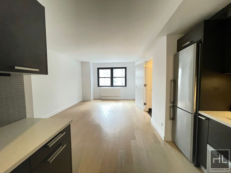 East 39th Street in New York, NY - Building Photo