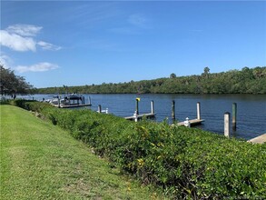 2516 SE Anchorage Cove in Port St. Lucie, FL - Building Photo - Building Photo