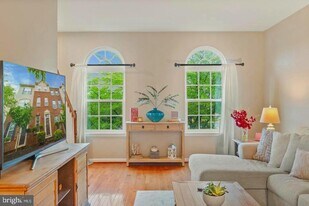 13964 Cannondale Way in Gainesville, VA - Building Photo