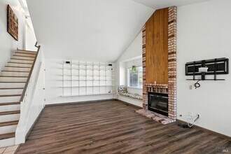 1424 Dandelion Way in Petaluma, CA - Building Photo - Building Photo