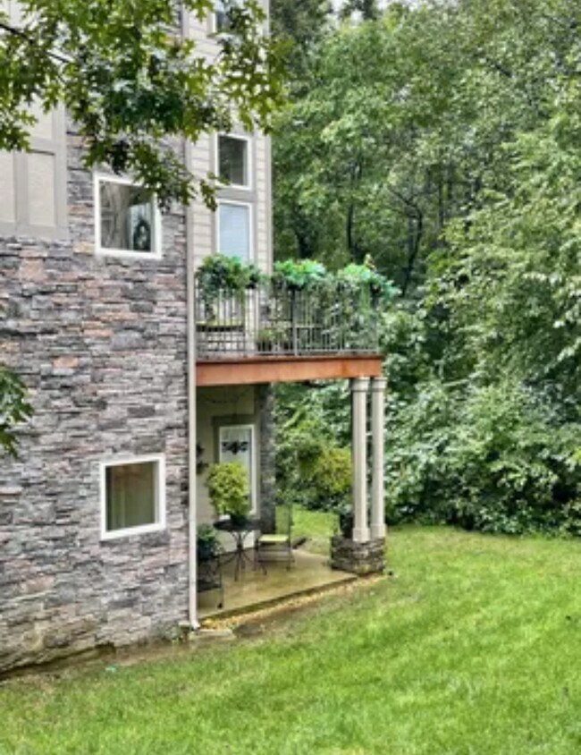 320 Old Hickory Blvd in Nashville, TN - Foto de edificio - Building Photo