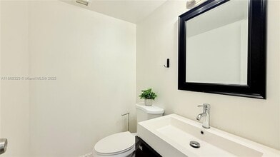 1465 NE 123rd St in North Miami, FL - Building Photo - Building Photo