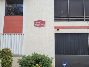 1078 N Hiatus Rd in Pembroke Pines, FL - Building Photo - Building Photo