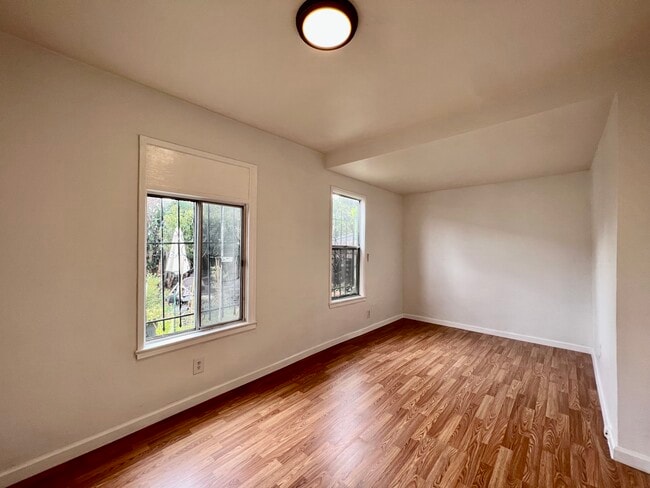 2209 S Ridgeley Dr in Los Angeles, CA - Building Photo - Building Photo