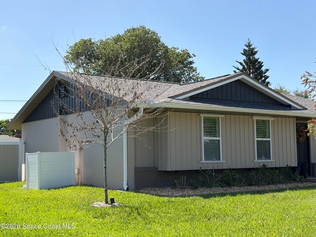 730 Cobblestone Ln NE in Palm Bay, FL - Building Photo - Building Photo