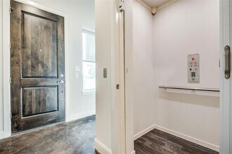 101 Decker Ct in Irving, TX - Building Photo - Building Photo