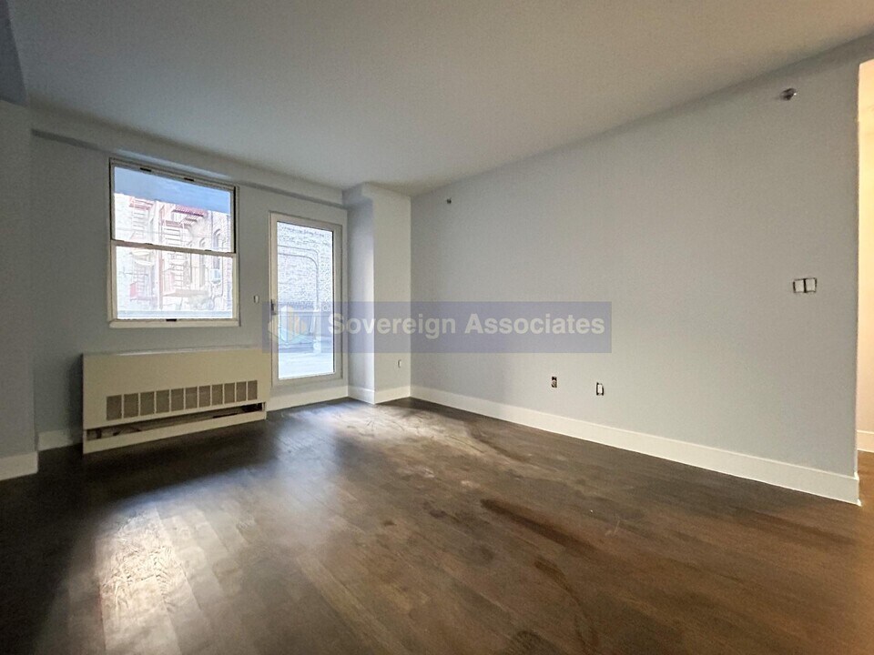 703 W 171st St-Unit -2B in New York, NY - Building Photo