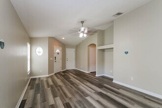 8003 Canterbury Lake Blvd in Tampa, FL - Building Photo - Building Photo