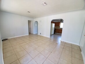 6328 Brentwood Ave in Sarasota, FL - Foto de edificio - Building Photo