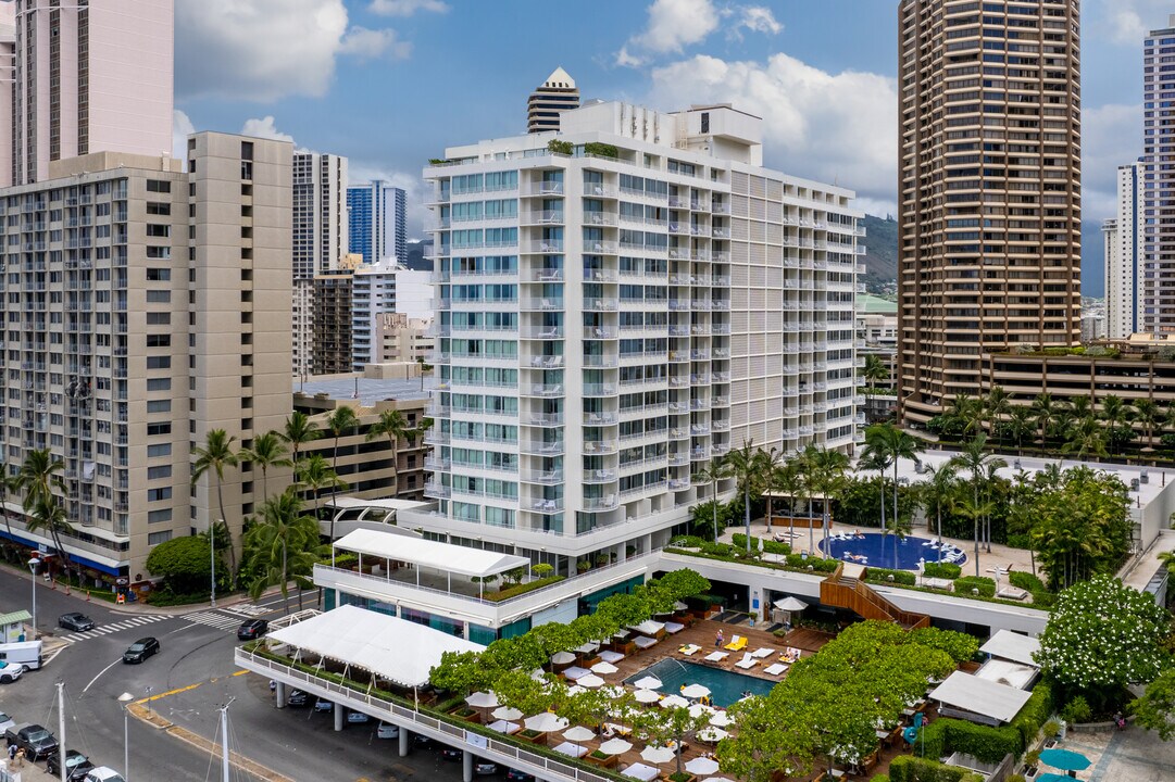 The Ilikai Residential in Honolulu, HI - Building Photo