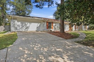 144 Rollingwood Dr in Jackson, MS - Foto de edificio - Building Photo