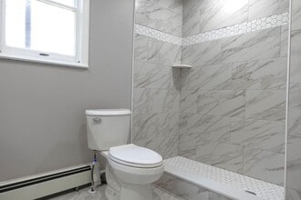 7 Murray Ct in Huntington, NY - Building Photo - Building Photo