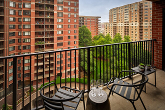 Courtland Towers in Arlington, VA - Building Photo - Building Photo