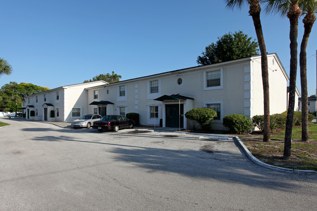 Governor's Manor Apartments in Orlando, FL - Foto de edificio - Building Photo