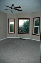 1115 E Burlington St, Unit 1115 in Iowa City, IA - Foto de edificio - Building Photo